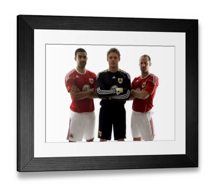 Framed Print : Bristol City FC: New Kit Revealed for 09-10 Season
