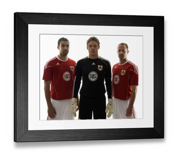 Framed Print : Bristol City First Team: 09-10 New Kit - A Fresh Look for the Robins