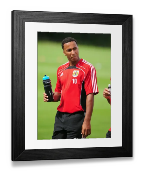 Framed Print : Bristol City Football Club: Nicky Maynard in Pre-Season Training Framed Print : Bristol City Football Club: Nicky Maynard in Pre-Season Training