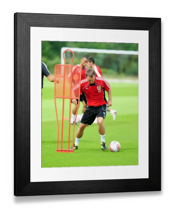 Framed Print : Bristol City Football Club: Gavin Williams in Pre-Season Training Framed Print : Bristol City Football Club: Gavin Williams in Pre-Season Training