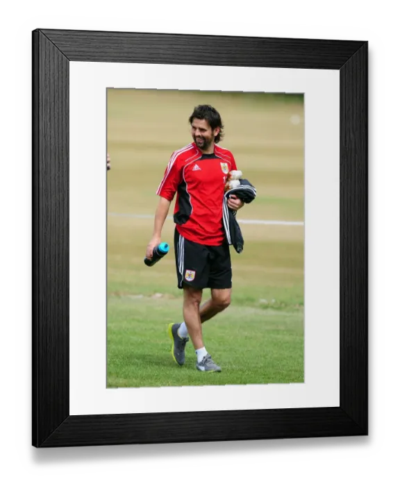Framed Print : Bristol City's Paul Hartley in Deep Focus during Championship Pre-Season Training Framed Print : Bristol City's Paul Hartley in Deep Focus during Championship Pre-Season Training