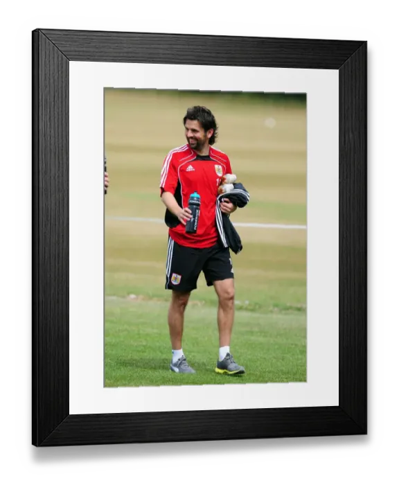 Framed Print : Bristol City's Paul Hartley: Unyielding Determination in Championship Pre-Season Training Framed Print : Bristol City's Paul Hartley: Unyielding Determination in Championship Pre-Season Training