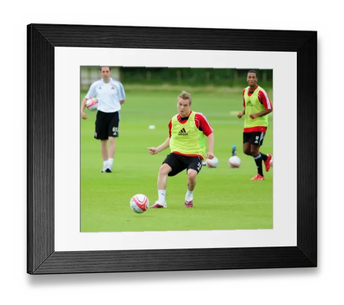 Framed Print : Bristol City's Joe Lennox: Focused during Pre-Season Training