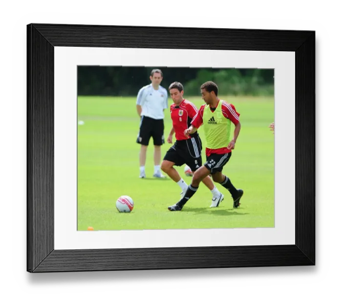 Framed Print : Bristol Citys Lewin Nyatanga and Bristol Citys Lee Johnson Framed Print : Bristol Citys Lewin Nyatanga and Bristol Citys Lee Johnson