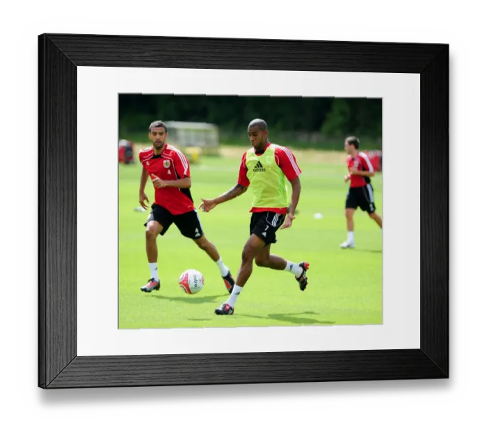 Framed Print : Marvin Elliott of Bristol City: Focused and Ready for Pre-Season Training