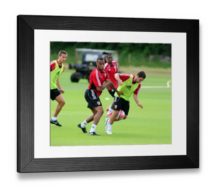 Framed Print : Bristol Citys Lee Johnson battles for the ball with Bristol Citys Danny Haynes Framed Print : Bristol Citys Lee Johnson battles for the ball with Bristol Citys Danny Haynes