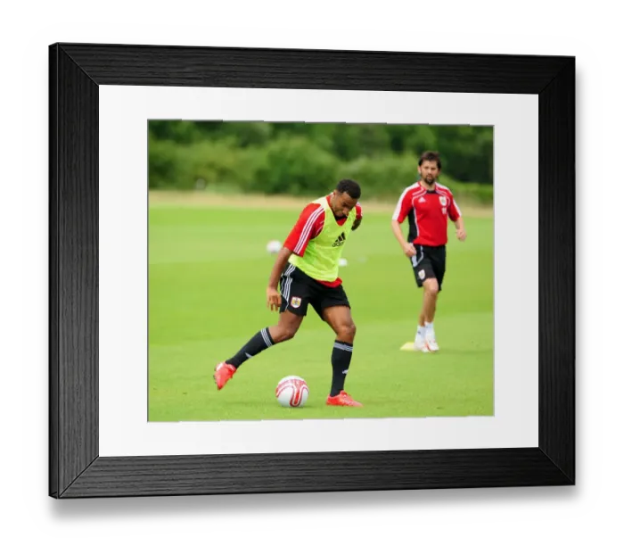 Framed Print : Nicky Maynard of Bristol City in Pre-Season Training Framed Print : Nicky Maynard of Bristol City in Pre-Season Training