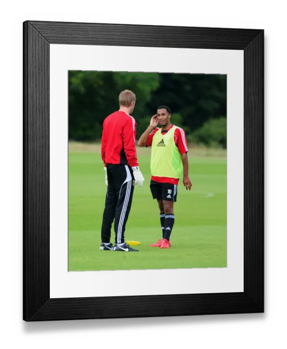 Framed Print : Bristol Citys Nicky Maynard talks with Bristol City Goalkeeper, Dean Gerken Framed Print : Bristol Citys Nicky Maynard talks with Bristol City Goalkeeper, Dean Gerken