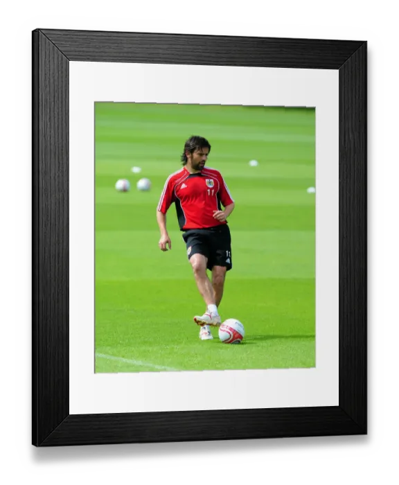 Framed Print : David James Joins Bristol City: First Day of Training, Season 10-11 (Pre-Season) Framed Print : David James Joins Bristol City: First Day of Training, Season 10-11 (Pre-Season)