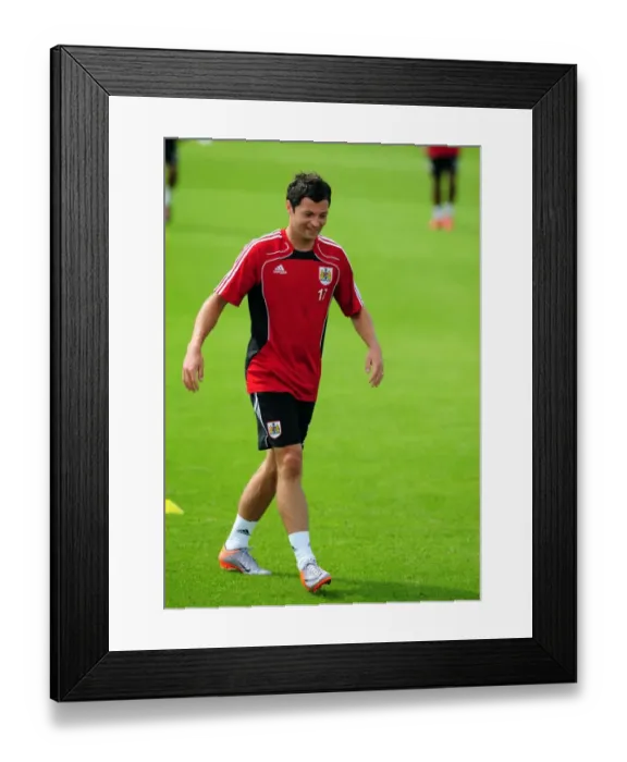 Framed Print : Bristol City First Team: Pre-Season Training - Gearing Up for Season 10-11 Framed Print : Bristol City First Team: Pre-Season Training - Gearing Up for Season 10-11