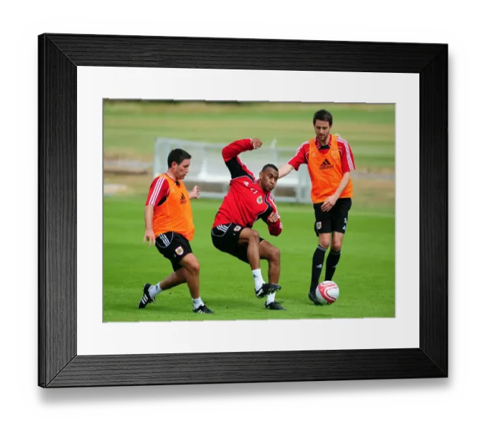 Framed Print : Bristol City First Team: Pre-Season Training 2010-11 - Gearing Up for the New Season Framed Print : Bristol City First Team: Pre-Season Training 2010-11 - Gearing Up for the New Season
