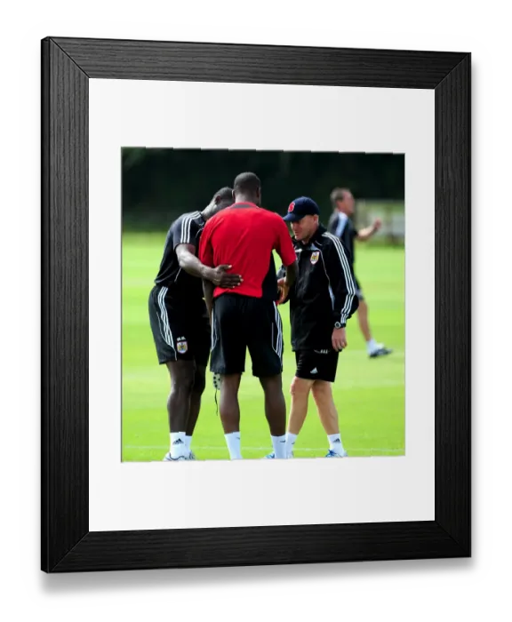 Framed Print : Bristol City New signing Kalifa Cisse meets Bristol City Manager, Steve Coppell Framed Print : Bristol City New signing Kalifa Cisse meets Bristol City Manager, Steve Coppell