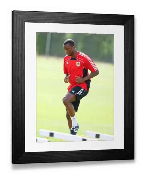 Framed Print : Bristol City FC: New Signing Kalifa Cisse Kicks Off Pre-Season Training Framed Print : Bristol City FC: New Signing Kalifa Cisse Kicks Off Pre-Season Training