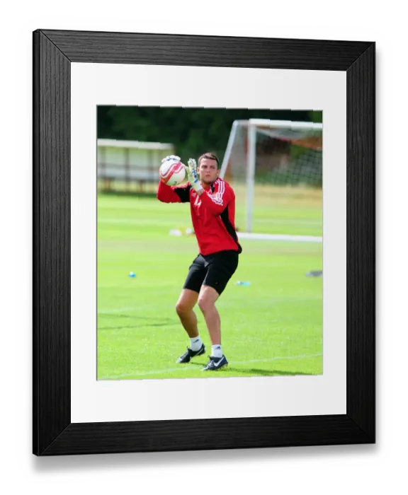 Framed Print : Stephen Henderson: Intense Focus during Pre-Season Training with Bristol City FC