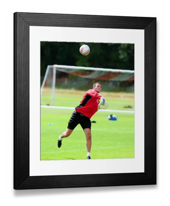 Framed Print : Stephen Henderson: Intense Pre-Season Training with Bristol City FC