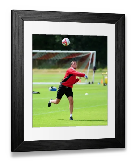 Framed Print : Stephen Henderson: Bracing for Action at Bristol City FC Pre-Season Training Framed Print : Stephen Henderson: Bracing for Action at Bristol City FC Pre-Season Training
