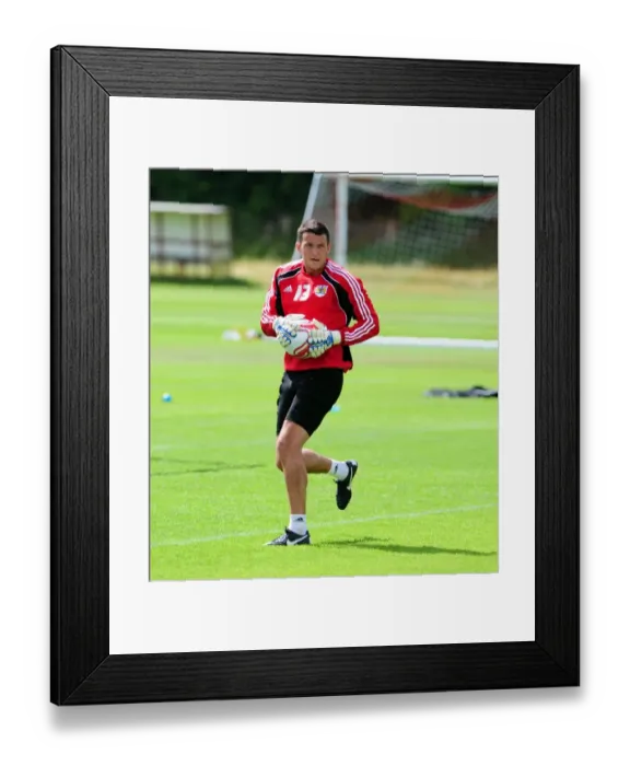 Framed Print : Stephen Henderson: Unwavering Focus during Bristol City FC Pre-Season Training Framed Print : Stephen Henderson: Unwavering Focus during Bristol City FC Pre-Season Training