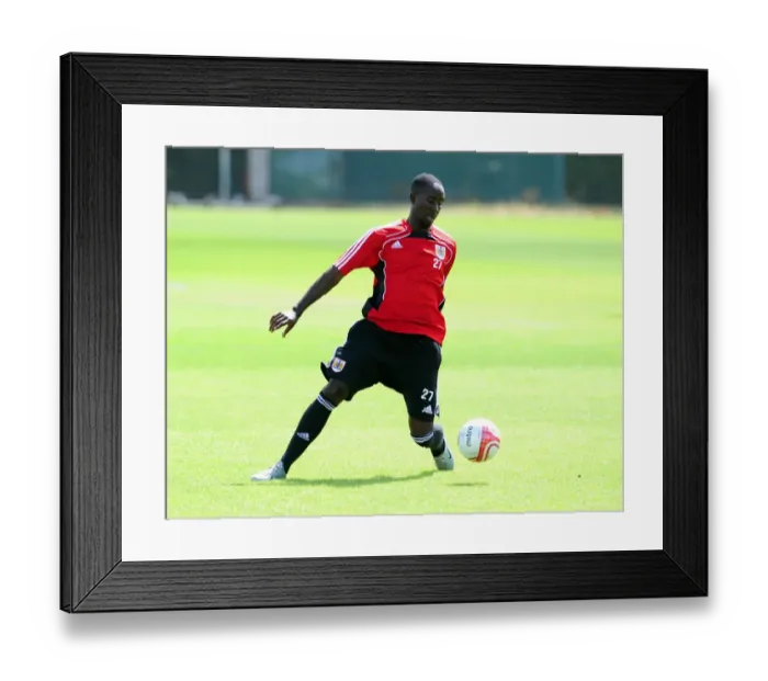 Framed Print : Bristol City's Albert Adomah in Pre-Season Training Focus Framed Print : Bristol City's Albert Adomah in Pre-Season Training Focus
