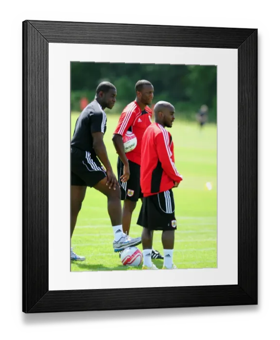 Framed Print : Bristol City New signing Kalifa Cisse watches training with teammate Bristol Citys Jamal Camplbell-Ryce Framed Print : Bristol City New signing Kalifa Cisse watches training with teammate Bristol Citys Jamal Camplbell-Ryce