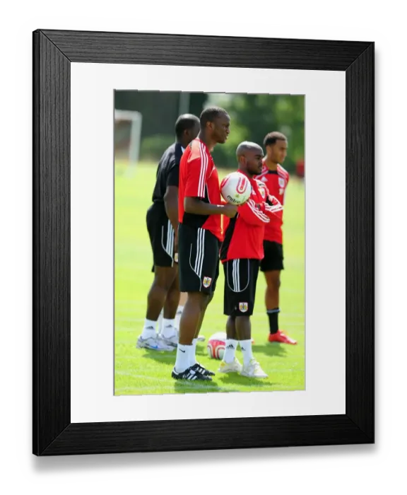 Framed Print : Bristol City FC: New Signing Kalifa Cisse Trains with Jamal Campbell-Ryce Ahead of the New Season Framed Print : Bristol City FC: New Signing Kalifa Cisse Trains with Jamal Campbell-Ryce Ahead of the New Season