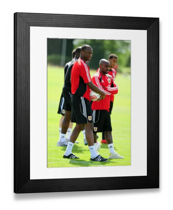 Framed Print : Bristol City: New Signing Kalifa Cisse Training with Jamal Campbell-Ryce Ahead of the Season