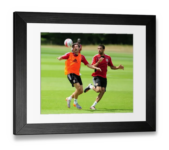 Framed Print : Bristol Citys Ivan Sproule challenges for the ball with Bristol Citys Liam Fontaine Framed Print : Bristol Citys Ivan Sproule challenges for the ball with Bristol Citys Liam Fontaine
