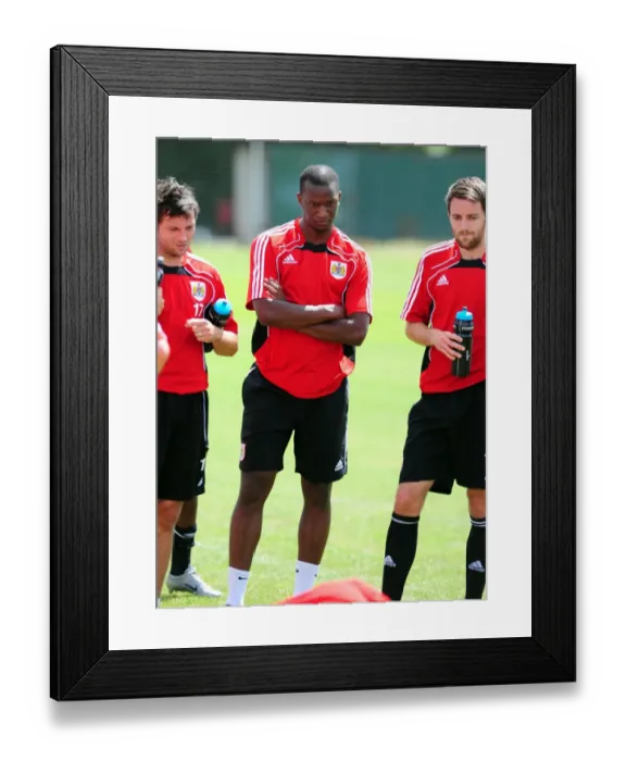 Framed Print : Bristol City's New Signing Kalifa Cisse in Action during Pre-Season Training Framed Print : Bristol City's New Signing Kalifa Cisse in Action during Pre-Season Training