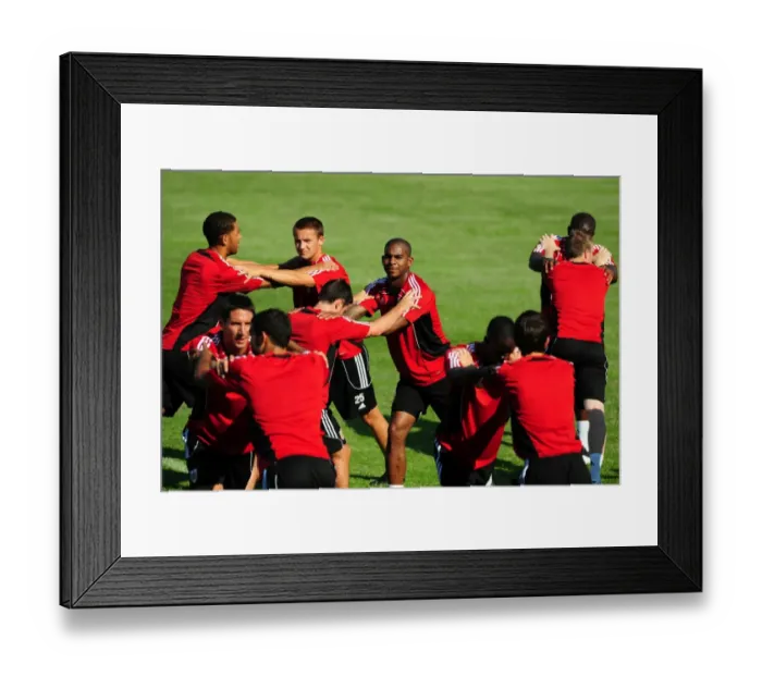 Framed Print : Bristol City first team payers in warm up Framed Print : Bristol City first team payers in warm up