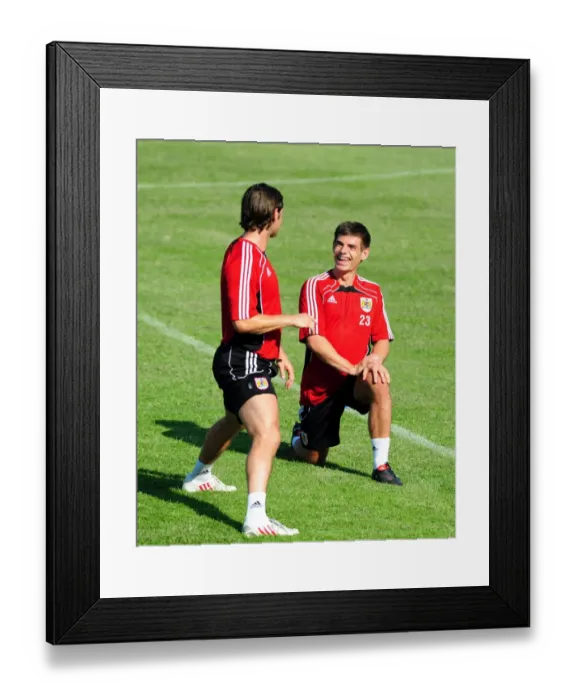 Framed Print : Bristol Citys Joe Edwards shares a joke with Bristol Citys Jamie McAllister