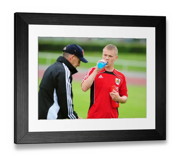 Framed Print : Bristol Citys Joe Lennox talks with Bristol City Manager, Steve Coppell Framed Print : Bristol Citys Joe Lennox talks with Bristol City Manager, Steve Coppell