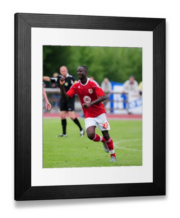 Framed Print : GOAL CELEBRATIONS for Bristol Citys Albert Adomah Framed Print : GOAL CELEBRATIONS for Bristol Citys Albert Adomah