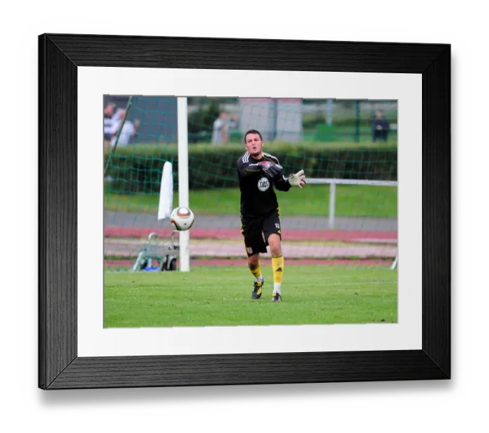 Framed Print : Stephen Henderson's Brave Performance: A Goalkeeper's Duel between IFK Gothenburg and Bristol City Framed Print : Stephen Henderson's Brave Performance: A Goalkeeper's Duel between IFK Gothenburg and Bristol City
