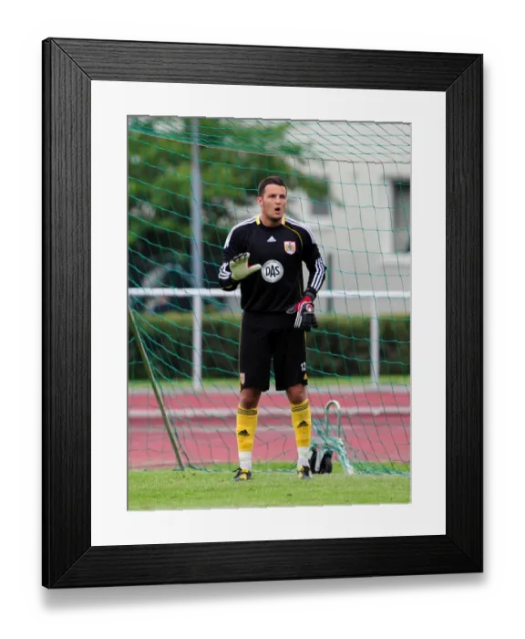 Framed Print : Stephen Henderson's Dramatic Goalkeeping Display: IFK Gothenburg vs. Bristol City Framed Print : Stephen Henderson's Dramatic Goalkeeping Display: IFK Gothenburg vs. Bristol City