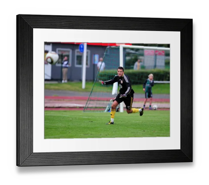 Framed Print : Stephen Henderson's Unyielding Performance: IFK Gothenburg vs. Bristol City