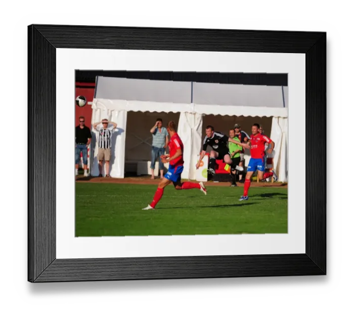 Framed Print : Bristol Citys David Clarkson shoots but his shot is well saved Framed Print : Bristol Citys David Clarkson shoots but his shot is well saved