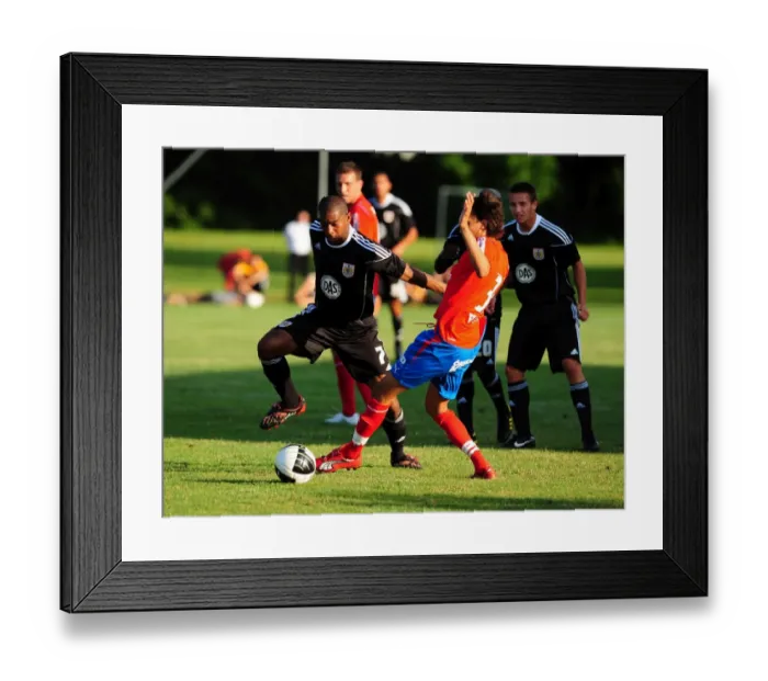 Framed Print : Bristol Citys Marvin Elliott battles for the ball Framed Print : Bristol Citys Marvin Elliott battles for the ball