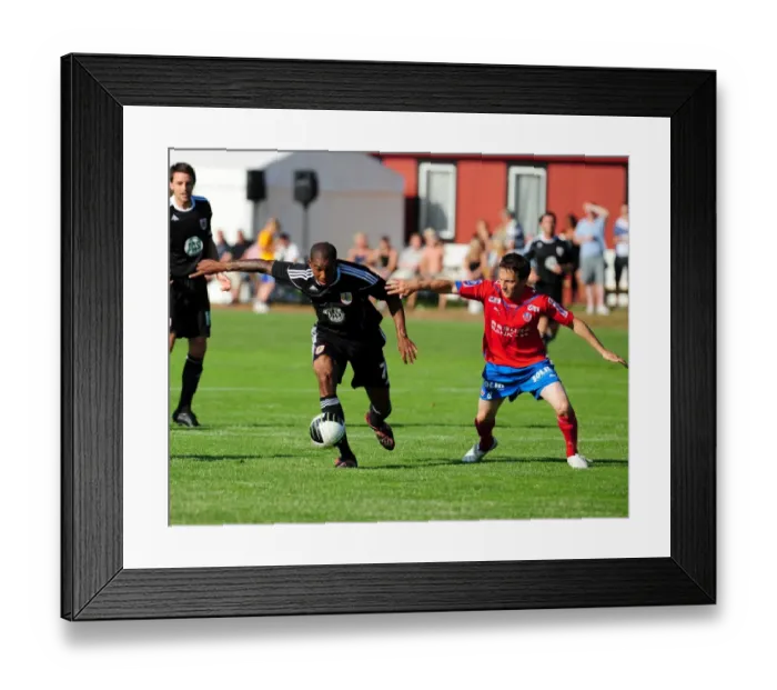 Framed Print : Determined Marvin Elliott Fights for the Ball: Helsingborgs IF vs. Bristol City Framed Print : Determined Marvin Elliott Fights for the Ball: Helsingborgs IF vs. Bristol City