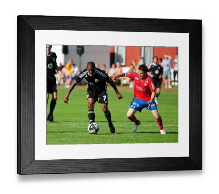 Framed Print : Determined Marvin Elliott's Battle for the Ball: Helsingborgs IF vs. Bristol City