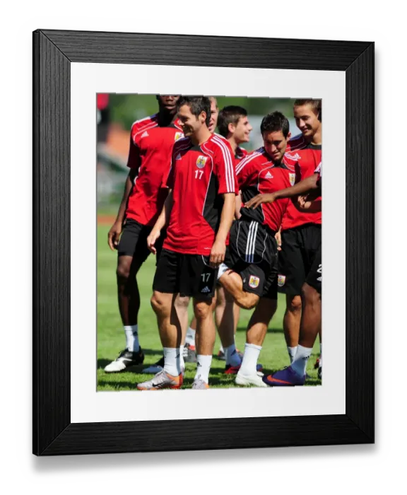 Framed Print : Bristol Citys Ivan Sproule takes one for the team from Bristol Citys Lee Johnson Framed Print : Bristol Citys Ivan Sproule takes one for the team from Bristol Citys Lee Johnson