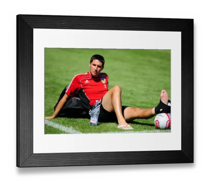 Framed Print : Bradley Orr of Bristol City in Focus during Training Framed Print : Bradley Orr of Bristol City in Focus during Training