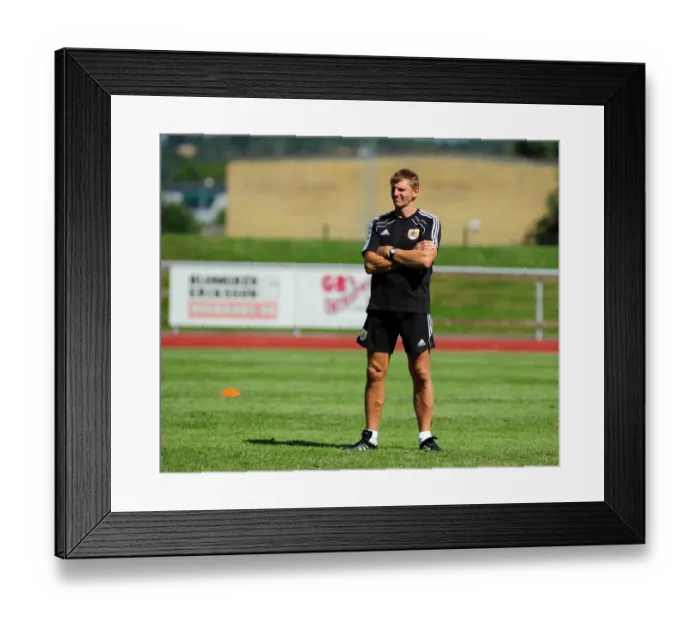 Framed Print : Alan Walsh in Focus: Training with Bristol City Football Club