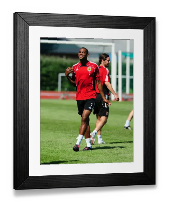Framed Print : Marvin Elliott of Bristol City in Intense Training Focus Framed Print : Marvin Elliott of Bristol City in Intense Training Focus