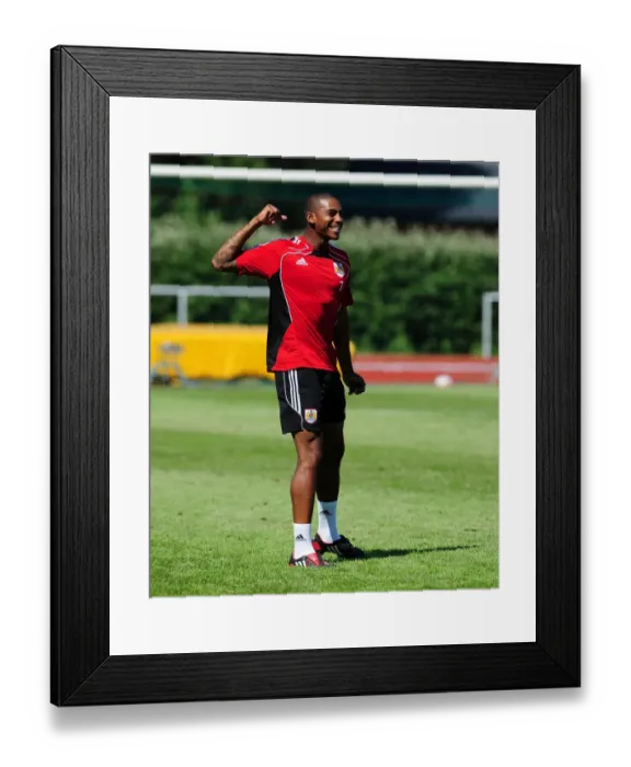 Framed Print : Marvin Elliott in Focus: Training with Bristol City FC Framed Print : Marvin Elliott in Focus: Training with Bristol City FC