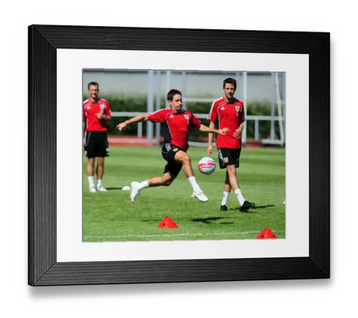 Framed Print : Bristol City: Lee Johnson Leading the Team in Training Framed Print : Bristol City: Lee Johnson Leading the Team in Training