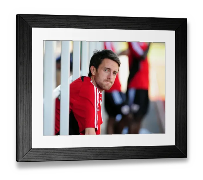 Framed Print : Bristol City's Cole Skuse in Deep Focus: Training Intensity