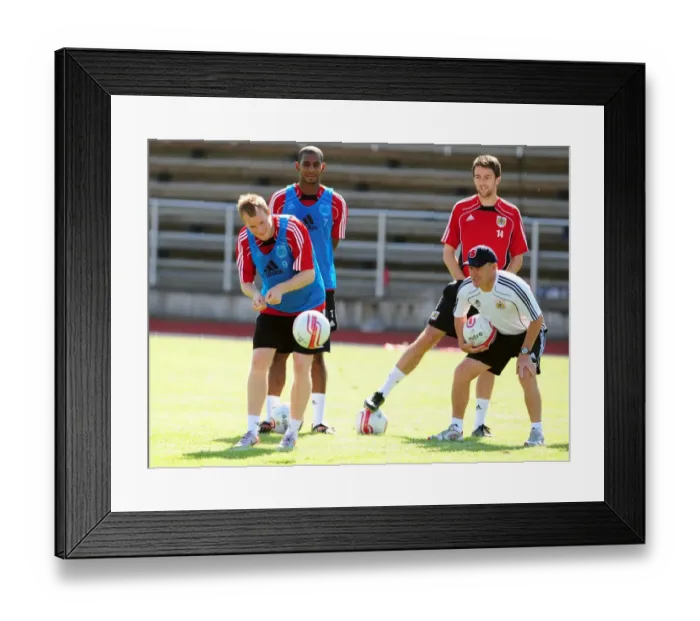 Framed Print : Bristol Citys David Clarkson and Bristol City Manager, Steve Coppell enjoying training Framed Print : Bristol Citys David Clarkson and Bristol City Manager, Steve Coppell enjoying training