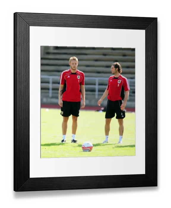 Framed Print : Bristol City Goalkeeper, Dean Gerken and Bristol Citys Jamie McAllister
