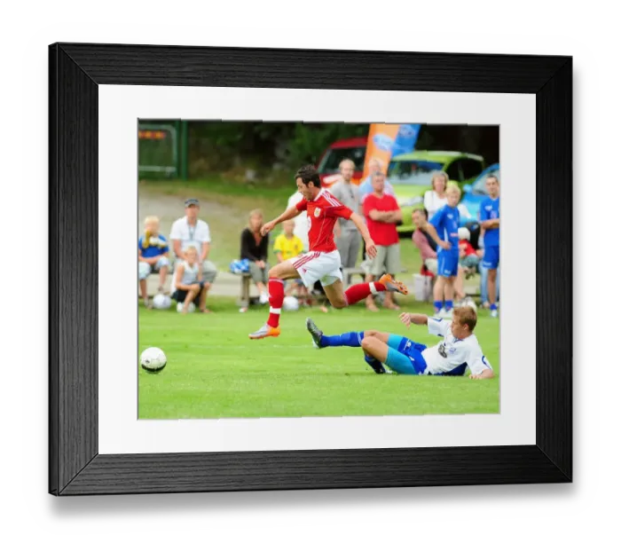 Framed Print : Bristol Citys Ivan Sproule skips past the Vallens defence Framed Print : Bristol Citys Ivan Sproule skips past the Vallens defence