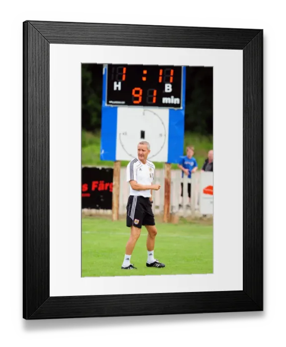 Framed Print : Bristol City Assistant Manager, Keith Millen with the final score Framed Print : Bristol City Assistant Manager, Keith Millen with the final score