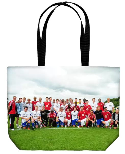 Bristol City Players and Vallens Players have a team photo together